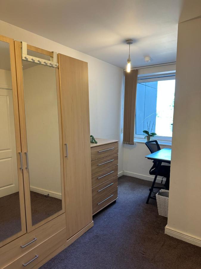 New Build 2 Bedroom With 2 Bath In Londres Exterior foto