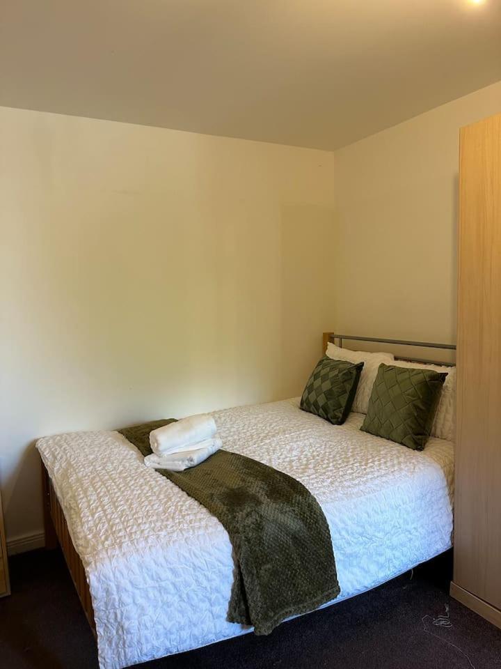 New Build 2 Bedroom With 2 Bath In Londres Exterior foto