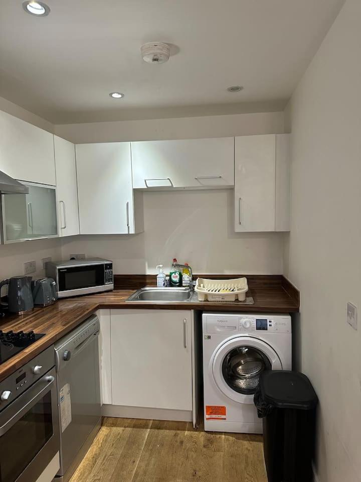 New Build 2 Bedroom With 2 Bath In Londres Exterior foto