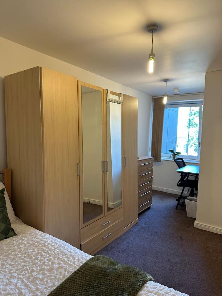 New Build 2 Bedroom With 2 Bath In Londres Exterior foto