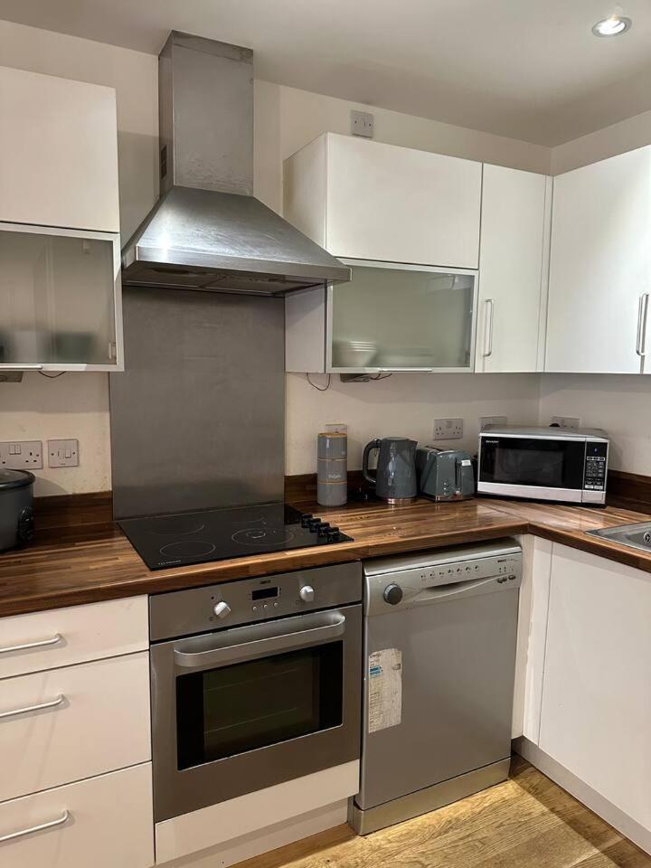 New Build 2 Bedroom With 2 Bath In Londres Exterior foto